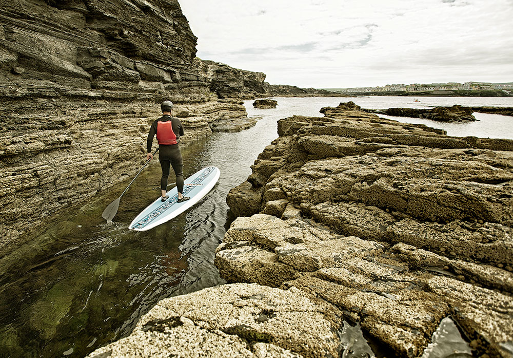 Stand up paddleboard on the Wild Atlantic Way of Ireland. © ATTA / Lukasz Warzecha