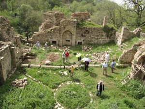 2 - isitors to archelogical site in Kurdistan  (1)