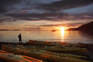 Kayaking under the Midnight Sun / © Frank Andreassen  