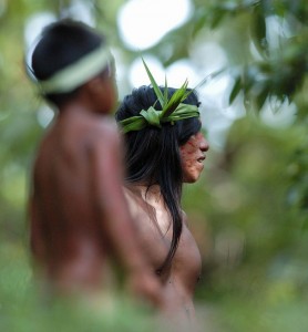 Huaorani in forest lr