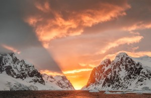 Antarctica light - Copyright Joshua Holko - www.jholko.com