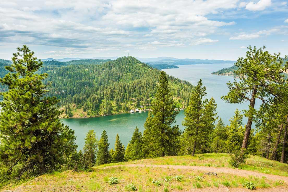 Mineral Ridge rewards Day of Adventure hikers with spanning views of Lake Coeur d’Alene. © ROW Adventures