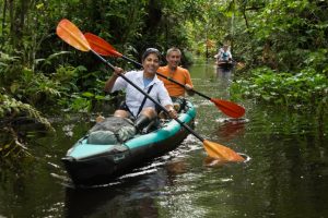 amazon-kayaking-tour-happy-couple-t3-696x464