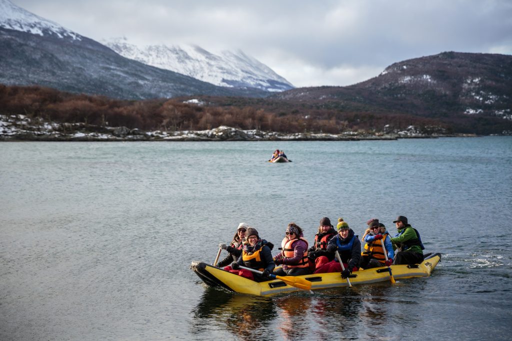 Canoe tour in Lapataia bay at the Tierra del Fuego National Park © ATTA / Hassen Salum
